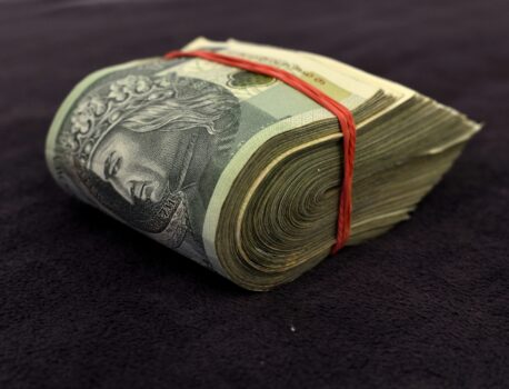 Chwilówka czy pożyczka na raty?