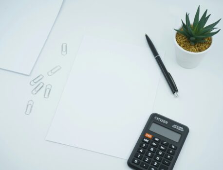 Czym różni się kredyt od pożyczki?