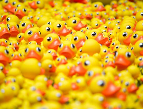 Kredyt konsolidacyjny a gotówkowy: zredukuj raty i odzyskaj finansowy spokój