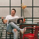 zadowolony mężczyzna