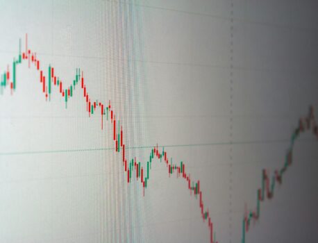 Jak obniżki stóp procentowych wpływają na hipoteczny i konsumencki popyt?