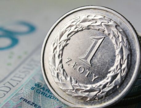 Kredyt gotówkowy a limit odnawialny w koncie: Porównanie kosztów, dostępności i elastyczności zadłużania się