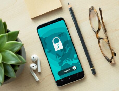 Bezpieczne wnioskowanie o pożyczkę online — jak sprawdzić legalne firmy (KNF) i przejść procedurę krok po kroku