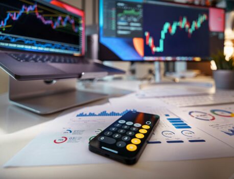 Pożyczki ratalne z niskim RRSO — lepsza alternatywa dla płatnych chwilówek?