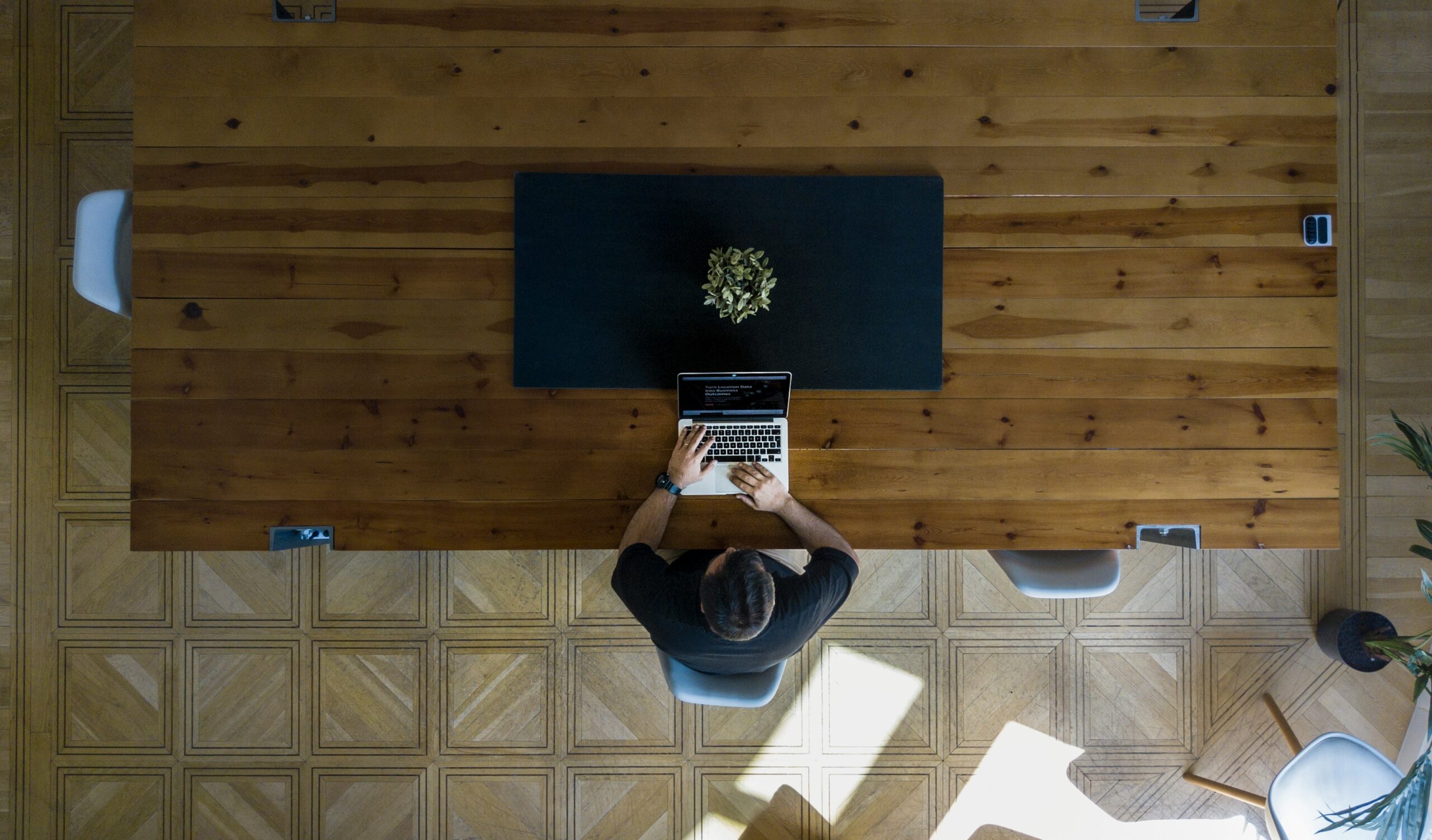 Kredyt gotówkowy na firmę: Kiedy lepszy niż kredyt firmowy i co ukrywa BIK?