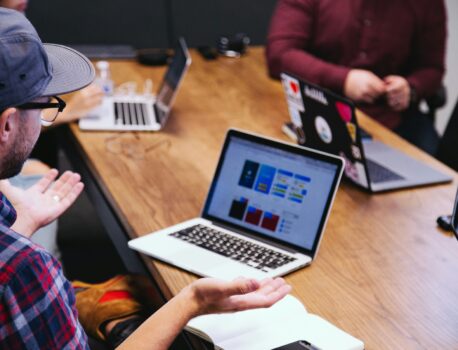 Pożyczki i gwarancje BGK dla młodych firm: jak skorzystać z programu wsparcie w starcie i gwarancji de minimis?