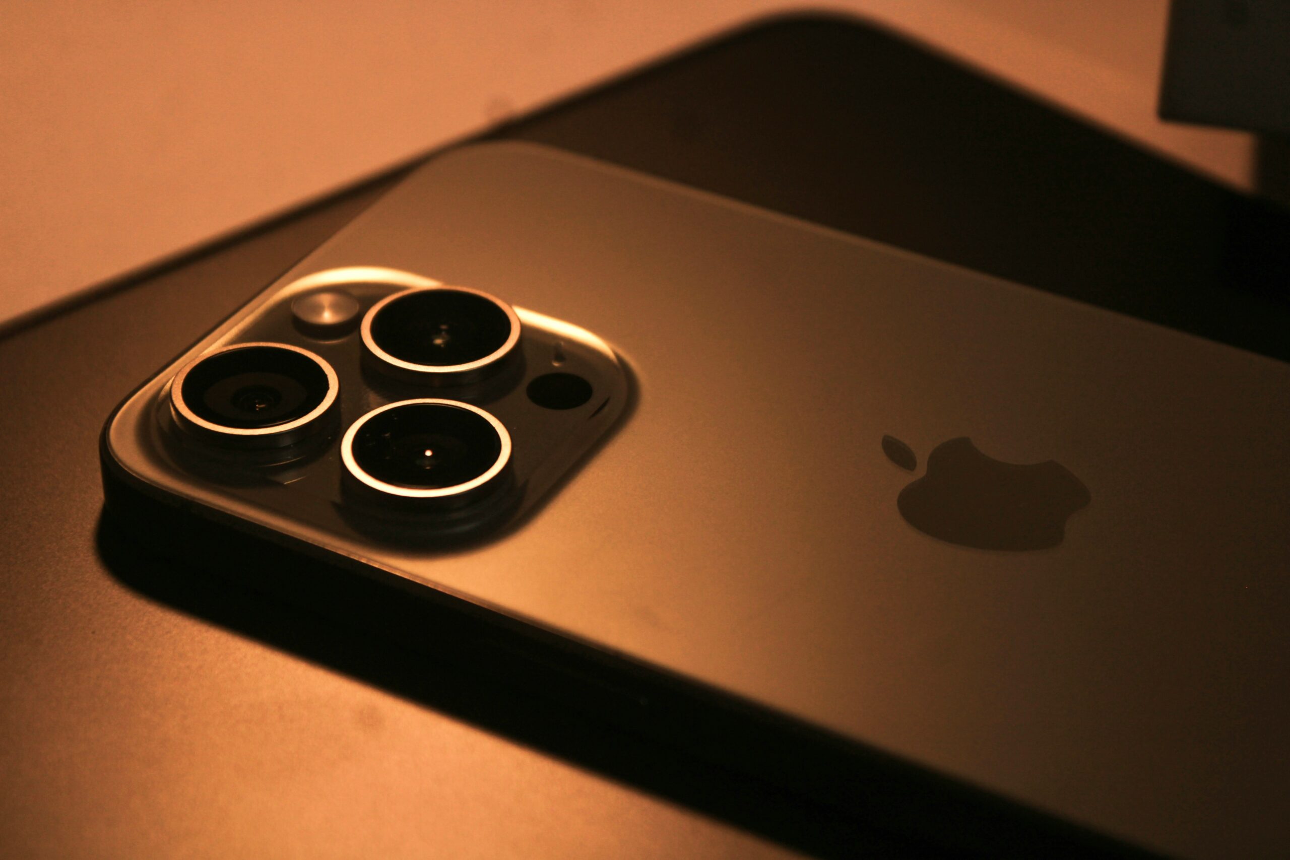 Jak sfinansować wakacyjne plany i wygrać iPhone 17 Pro? Analiza oferty i konkursu Wandoo